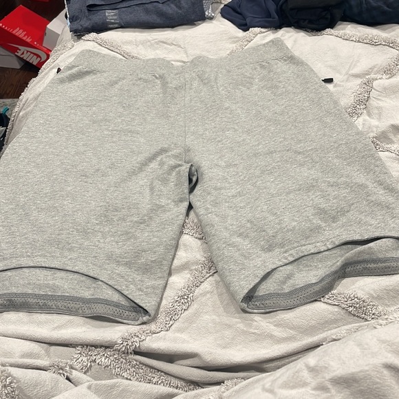 MENS NIKE TECH SWEAT SHORTS - Picture 2 of 3